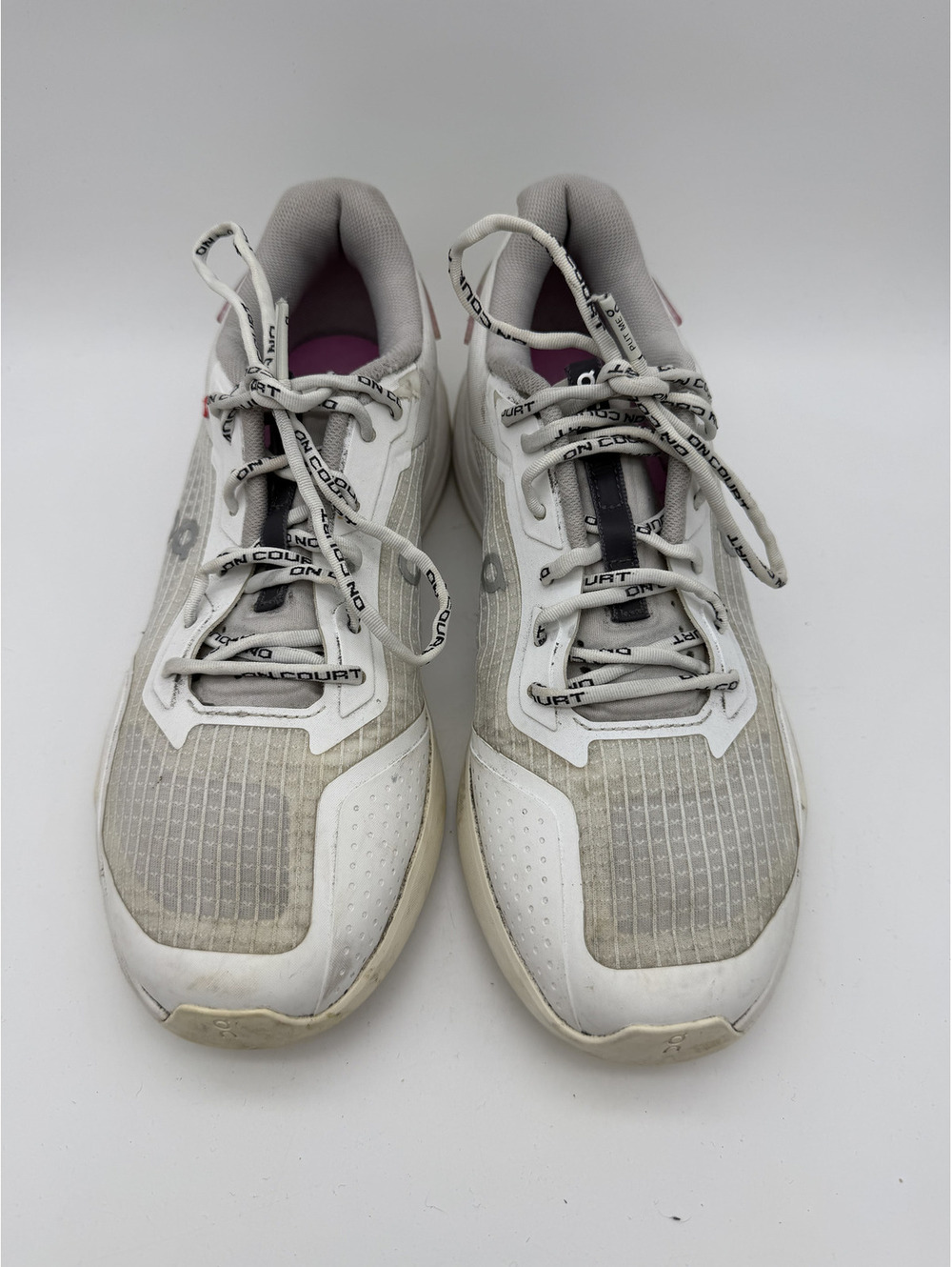 On The Roger Advantage Z5 White Tennis Sneakers, Women's Size 8.5